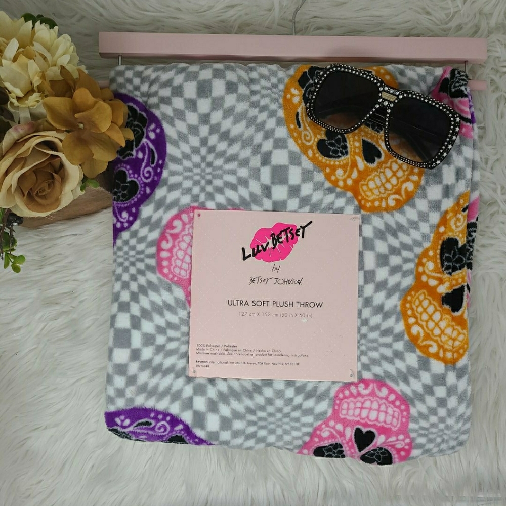 Betsey johnson Skull Blanket Throw